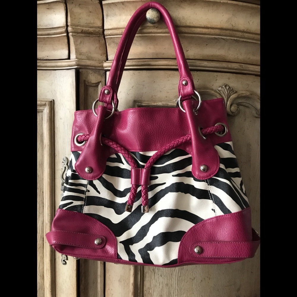 No name handbag looking for new home